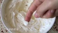 诱人的草莓圣诞老人做法图解2)
