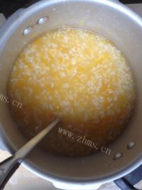 美味的糯米南瓜豌豆粥做法图解6)