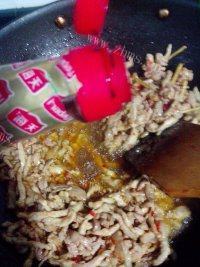 味道不错的青椒炒肉丝做法图解11)