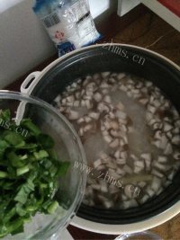 早餐菠菜香菇瘦肉粥做法图解13)