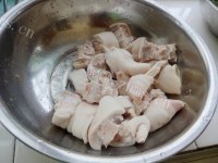 美味的红烧猪蹄做法图解2)