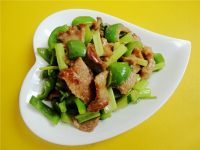 家常菜青椒炒肉片