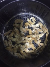 清脆爽口的炸鸡柳做法图解6)
