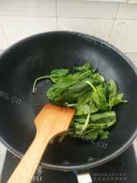 美味的菠菜炒鸡蛋做法图解3)