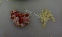 家常菜五花肉炒芹菜做法图解2)
