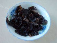 家常菜西葫芦木耳炒鸡蛋做法图解2)