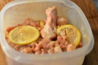 美味的腐乳土豆蒸鸡做法图解3)