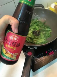 热腾腾的蚝油油麦菜做法图解4)