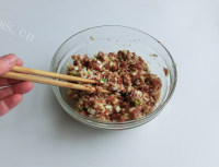 香气浓郁的茄子馅水饺做法图解5)