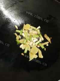 美味的菠萝啤焖鸭做法图解6)
