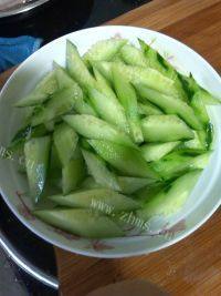 家常菜牛肉炒青瓜做法图解3)