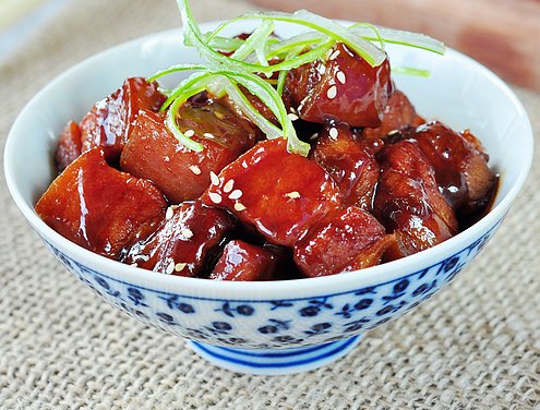 色泽鲜亮的红烧肉