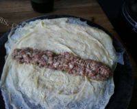 色泽不错的鸡蛋肉卷做法图解5)