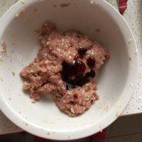 美味的豆皮肉卷做法图解3)