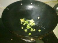 家常菜蒜蓉炒菠菜做法图解5)