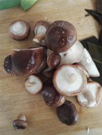 香喷喷的土豆烧海带做法图解3)
