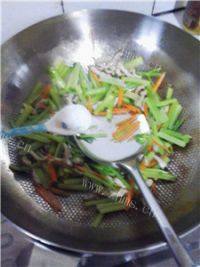 家常菜芹菜炒肉丝