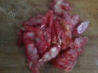 家常菜芹菜炒腊肠做法图解1)
