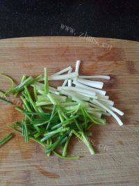 美味的韩式泡菜煎饼做法图解2)
