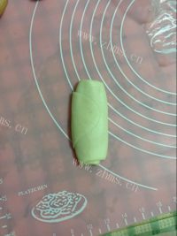 自制枣泥菊花酥做法图解15)