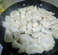美味的胡萝卜饺子做法图解9)