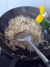 家常菜素炒绿豆芽做法图解6)