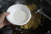 美味的蛋炒河粉做法图解8)