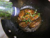 美味的酱烧鸡翅做法图解12)