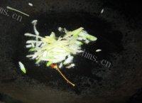 「DIY美食」蒜苔炒肉丝做法图解5)