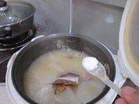 美味的白萝卜排骨汤做法图解6)
