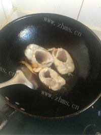 质嫩爽口的红烧鱼做法图解2)