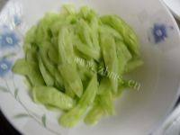 易做的凉拌黄瓜做法图解2)