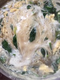美味的菠菜鸡蛋面
