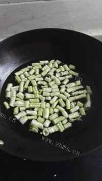 芳香四溢的凉拌豇豆做法图解1)