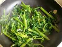 家常芹菜叶炖豆腐做法图解7)