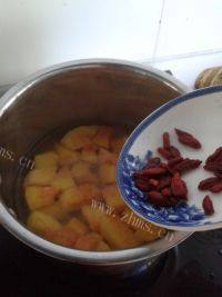 易做的木瓜枸杞糖水做法图解5)
