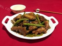 诱人的排骨炖豆角做法图解7)