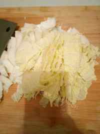 家常白菜炒花生米做法图解1)