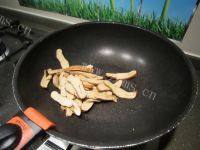家常菜芹菜香干炒肉丝做法图解4)