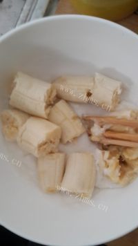 美味可口的香蕉糯米薄饼做法图解2)