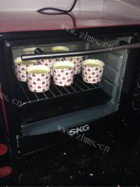 自制酸奶纸杯蛋糕做法图解11)