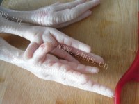 爽口的泡椒凤爪做法图解2)