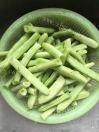回味无穷的清炒四季豆做法图解1)