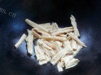 美味的肉丝腐竹烩粉丝做法图解7)