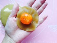 团圆中秋蛋黄月饼做法图解5)