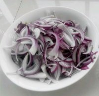 家常菜圆葱炒肉做法图解1)