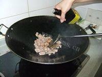营养丰富的彩椒炒肉做法图解6)
