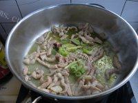 家常菜酸菜炒肉丝做法图解11)