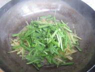 土豆丝炒韭菜做法图解9)
