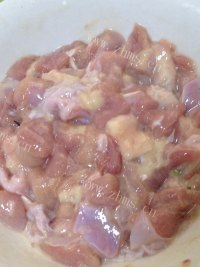 美味的酱爆腰果鸡丁做法图解6)